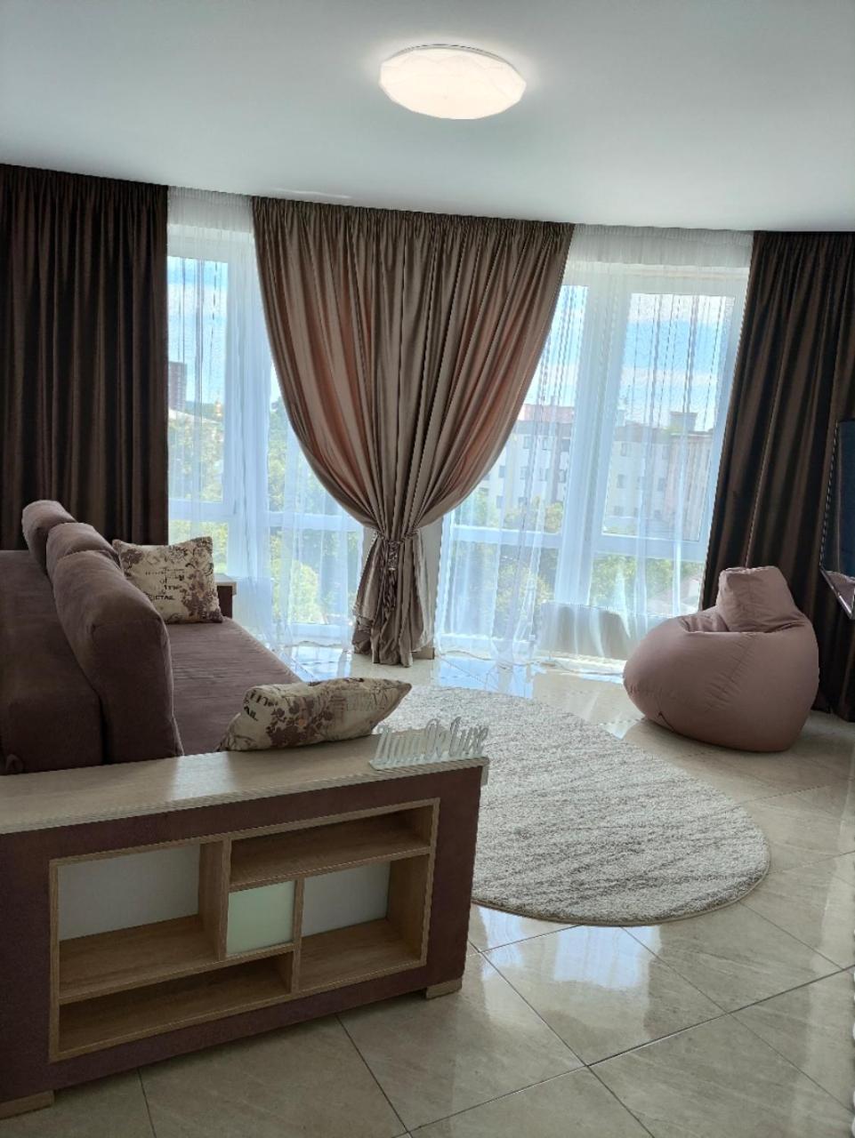Zlata De Luxe Lägenhet Ivano-Frankivsk Exteriör bild
